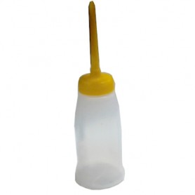 PLASTIC OIL CAN - STRAIGHT