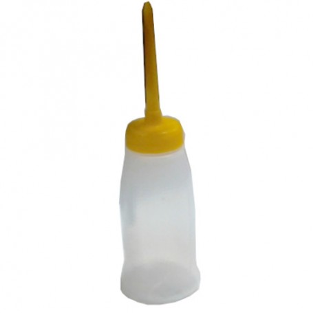 PLASTIC OIL CAN - STRAIGHT